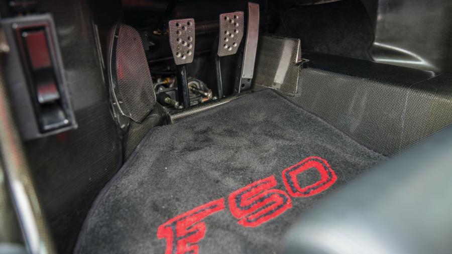 Детали интерьера Ferrari F50 owned by Mike Tyson 1995 года  (фото 18 из 33)